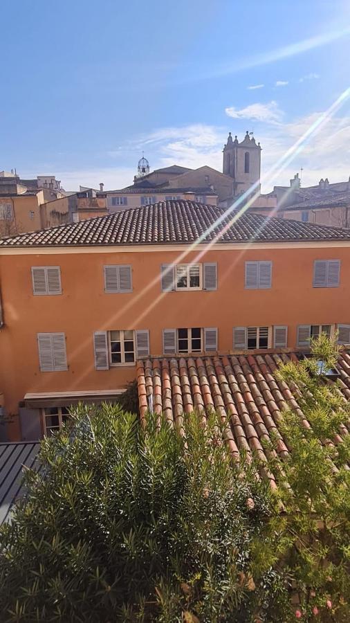 Sunny Apartment With Nice View In History City Center Aix-en-Provence Exterior photo